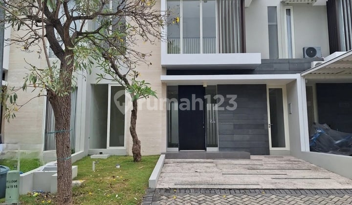 Rumah Pelican Hill Northwest Lake Park Citraland Surabaya Barat