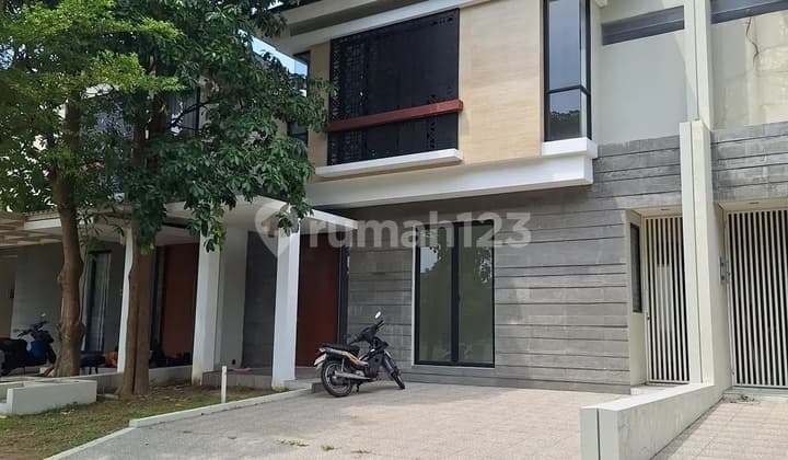 Rumah Northwest Lake Park Central Hill Citraland Surabaya Barat