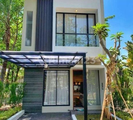 Northwest Central Lake Park Hill Citraland West Surabaya House