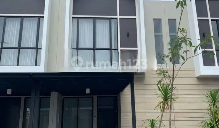 Rumah Northwest Park Lake Central Hill Citraland Surabaya Barat