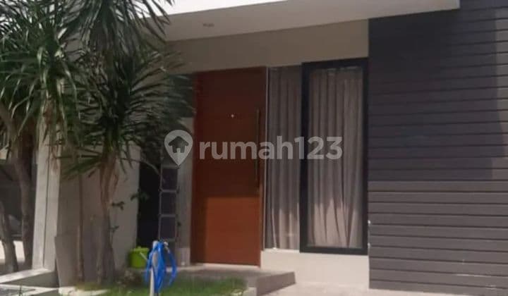 Semi-Furnished House in Northwest Lake Park, Citraland, West Surabaya