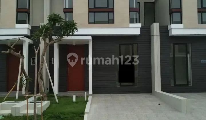 Rumah Northwest Lake Park Central Hill Citraland Surabaya Barat