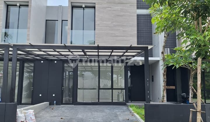 Rumah Pelican Hill Northwest Lake Park Citraland Surabaya Barat