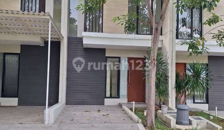 Rumah Northwest Lake Park Central Hill Citraland Surabaya Barat