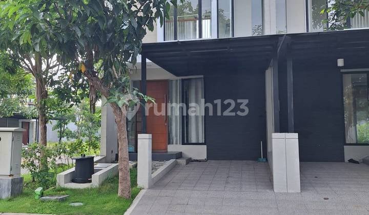 Rumah Semi Furnished Northwest Hill Lake Park Citraland Surabaya
