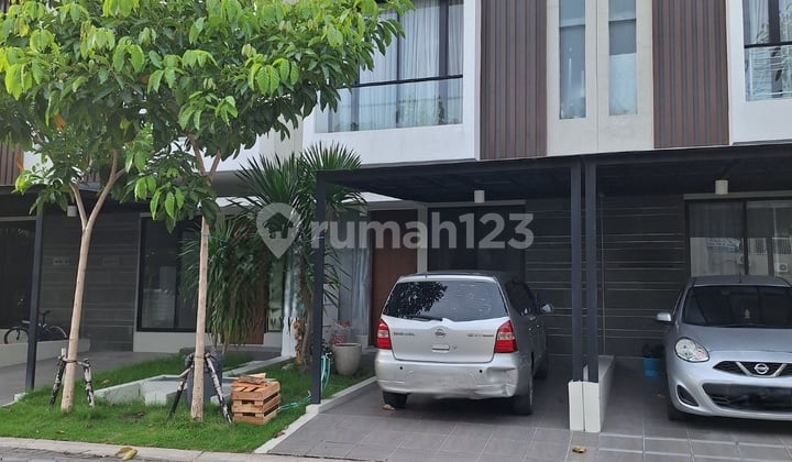Rumah Northwest Central Lake Park Hill Citraland Surabaya Barat