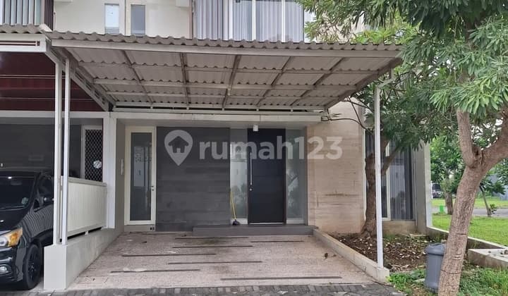 Rumah Pelican Hill Northwest Lake Park Citraland Sudabaya Barat