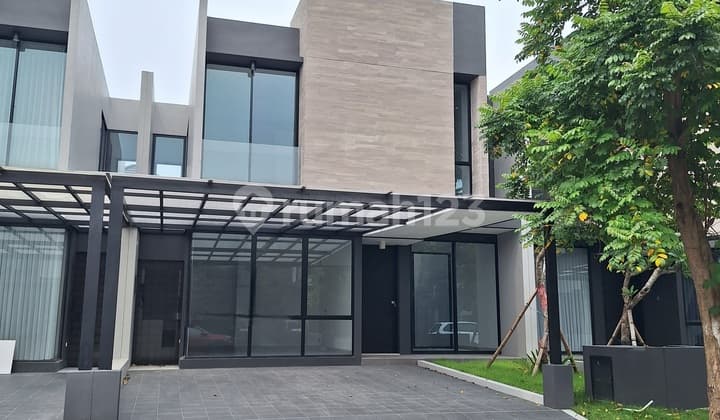 Rumah Pelican Hill Green Northwest Lake Citraland Surabaya Barat