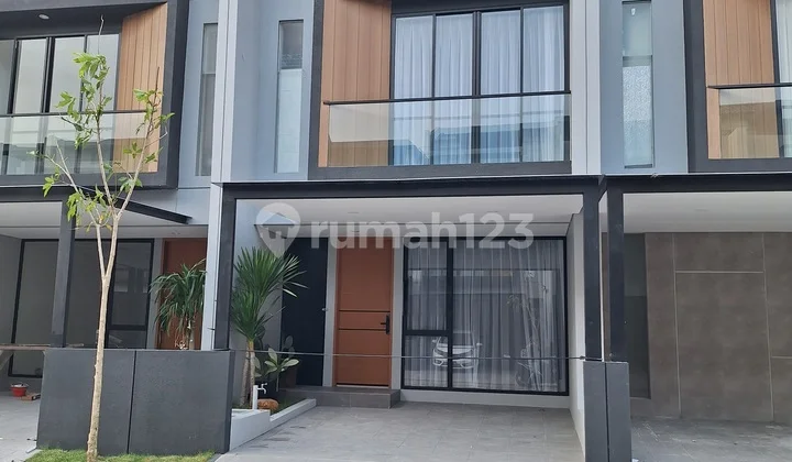 Rumah Full Furnish Northwest Central Lake Park Citraland Surabaya