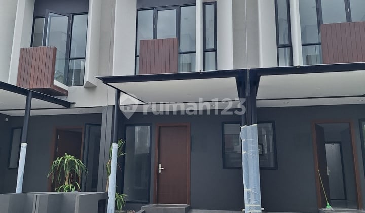 Rumah Northwest Hill Lake Park Central Citraland Surabaya Barat