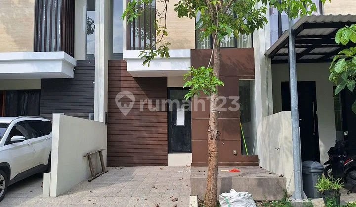 Rumah Northwest Lake Park Central Hill Citraland Surabaya Barat