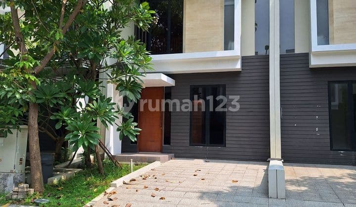 Rumah Northwest Lake Park Central Hill Citraland Surabaya Barat