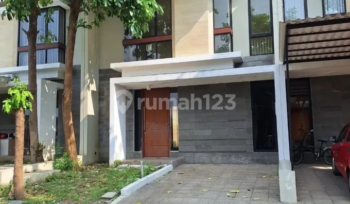 Fully Furnished House in Northwest Lake Park Citraland, West Surabaya