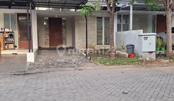 Northwest Park Lake Central Hill House, Citraland, West Surabaya