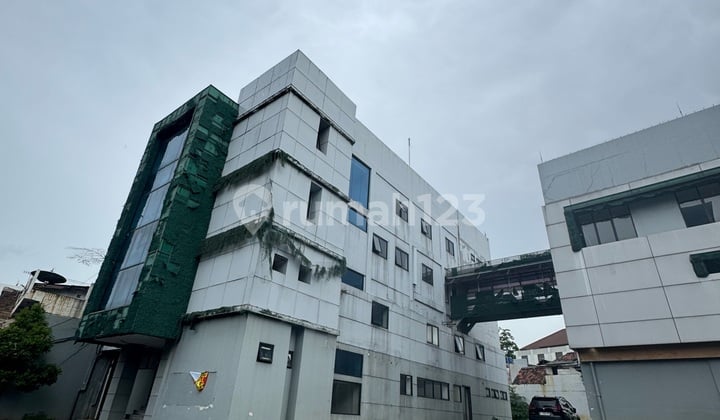 Gedung Komersial Strategis di Tebet