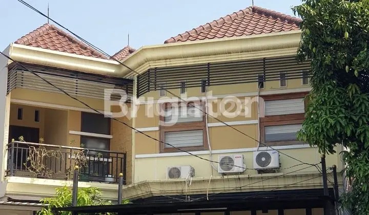 di jual rumah dua lantai di kawasan komplek perumahan Raffles hills Cibubur Depok.