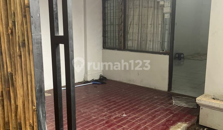 Strategic House One Step from the Desari Sawangan Toll – Easy Access, Complete Facilities