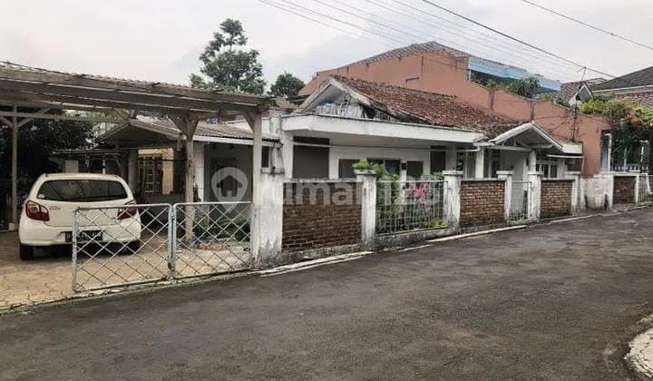 Rumah Hitung Tanah Saja di Dago Pojok Dekat Kampus Itb