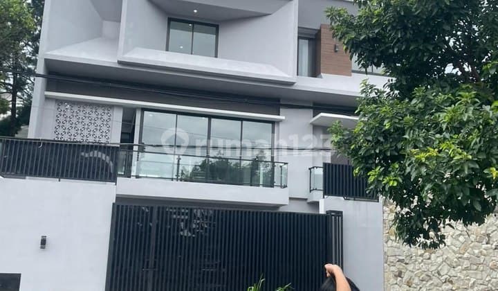 Rumah Siap Huni di Sayap Pasteur Dekat Hotel Aston