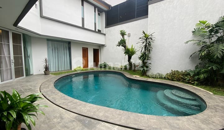 Di Jual Beautiful And Comfy House Finished Renovated At Kebayoran Baru Area