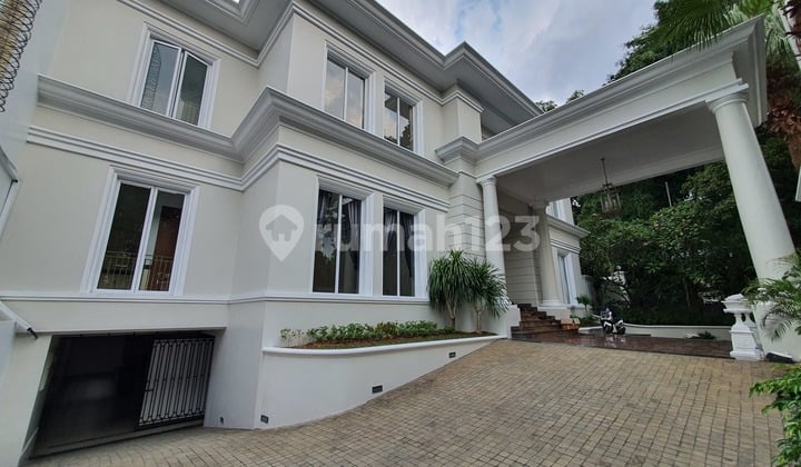 For Rent Bright And Luxurious House In Senopati
