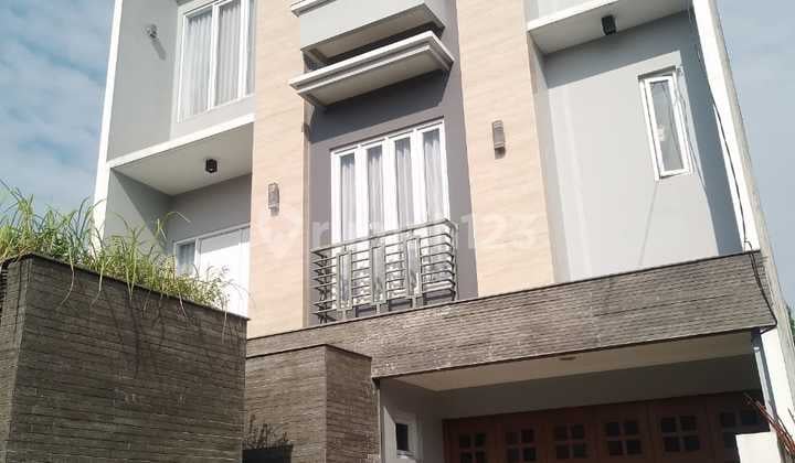 Rumah Cireundeu 3 Lantai Siap Huni View Danau Situ Gintung