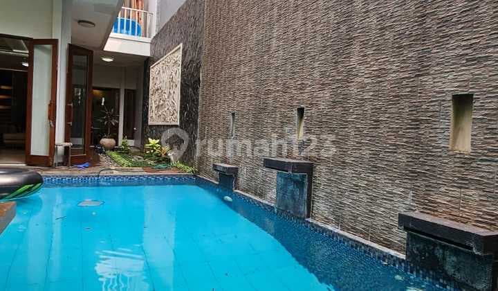 Rumah Startegis Posisi Hoek & Swimming Pool Bintaro Tangsel LR-11288