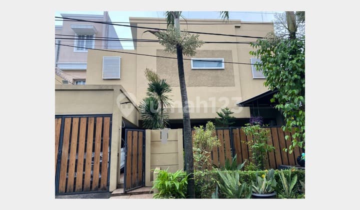 Rumah Tropis Ada Swimming Pool Lokasi Strategis Dekat Bintaro Plaza di Sektor 3 Bintaro Fm-13244