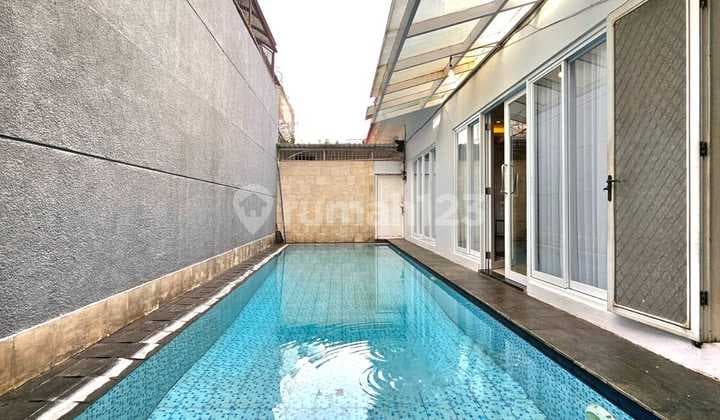 Rumah Strategis dgn Swimming pool Siap Huni di Mampang Jaksel LR-11348