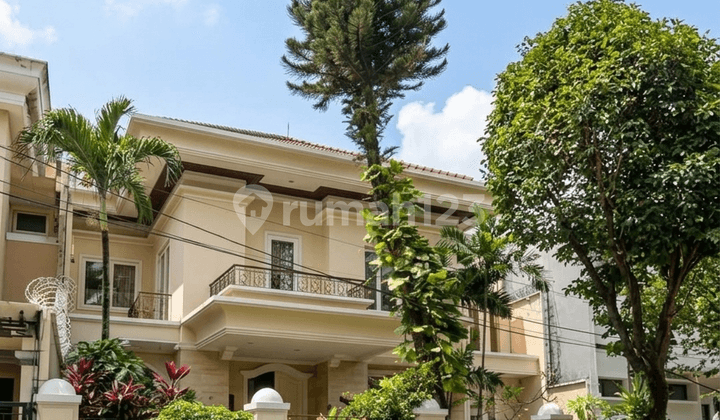 Rumah Mewah Ada Swimming Pool Lokasi Strategis Dekat Pondok Indah Mall di Jaksel Fr-17995