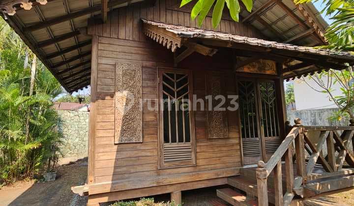 Rumah Strategis dg Halaman luas & Lega di Cilandak Jaksel LR-11407