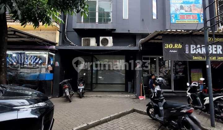 Ruko 2 Lantai Strategis Dekat Fasilitas Kesehatan di Graha Raya Gb-15878