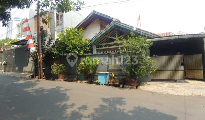 Rumah Strategis untuk Usaha Kost di Kebayoran Lama Jaksel Gb17590