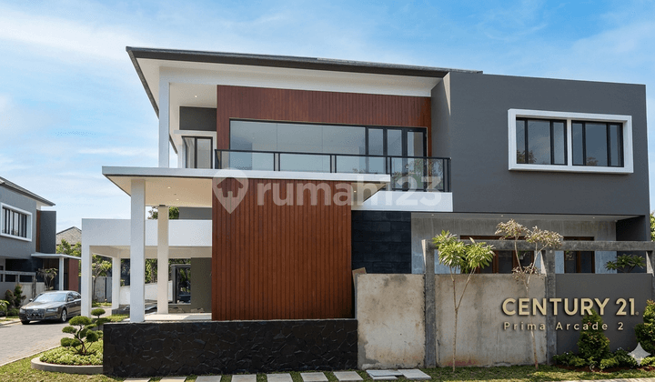 Strategic Large House with Swimming Pool Near Fresh Market in Bintaro Tangsel RT-15879