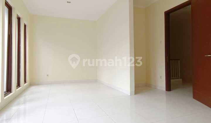 Rumah Strategis Dekat Boulevard di Bintaro Tangsel Lr-10173