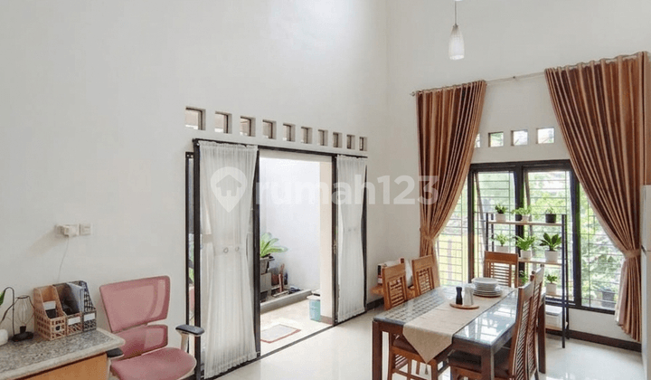 Rumah Strategis 2 Lantai Dekat Pusat Perbelanjaan di Bintaro Tangsel Lr-9793