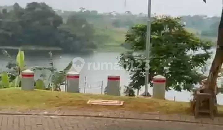Kavling Langka Posisi di Hoek Hadap Danau & Taman Tematik Langsung di Lokacitra Kota Baru Parahyangan Bandung Barat