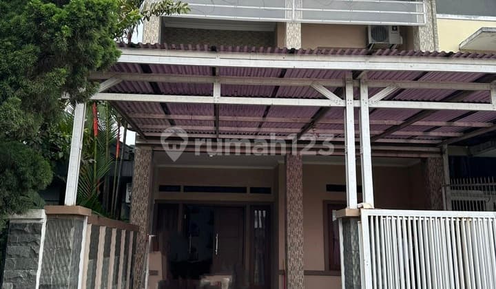Jual Rumah Siap Huni 2 Lantai di Singgasana Pradana Bandung