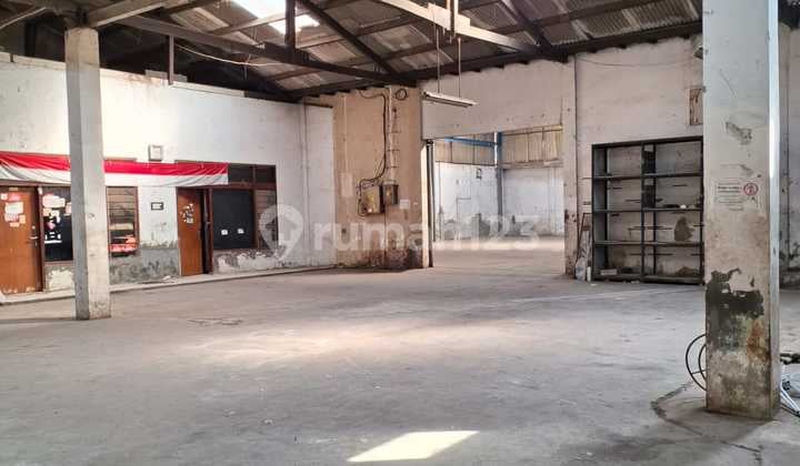 Warehouse for Rent with Single-Axle Access in Jamika Sudirman, Bandung.