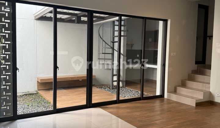 For Rent: House Near Club House in Flora Summarecon Bandung