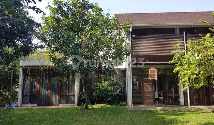 Rumah 2 Lantai Bonus Tempat Usaha Cafe Mega Politan