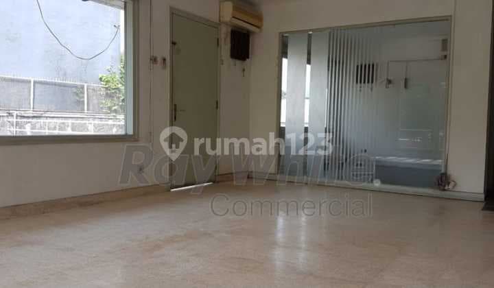 Bangunan , Strategis, Lokasi Premium, Harga Menarik, di Jl. Prof. Dr. Soepomo, Tebet, Jakarta Selatan.