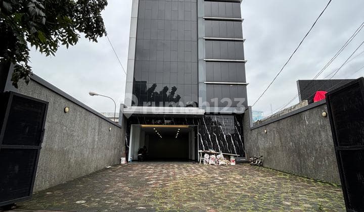 For Sale: 4.5-Story Building Ready for Use in Cawang, East Jakarta.