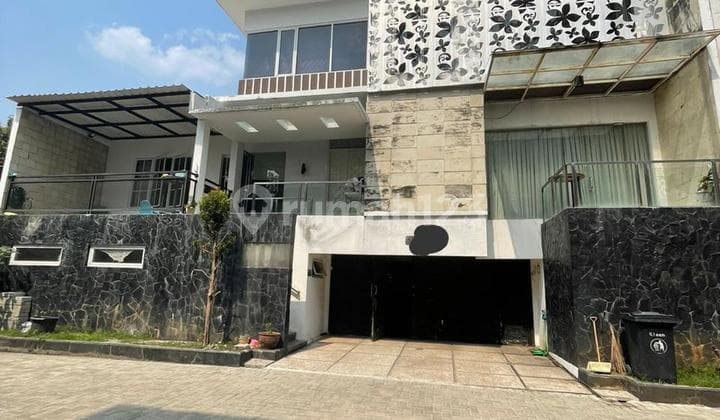 3-Story Ready-to-Occupy House in Gandaria. South Jakarta