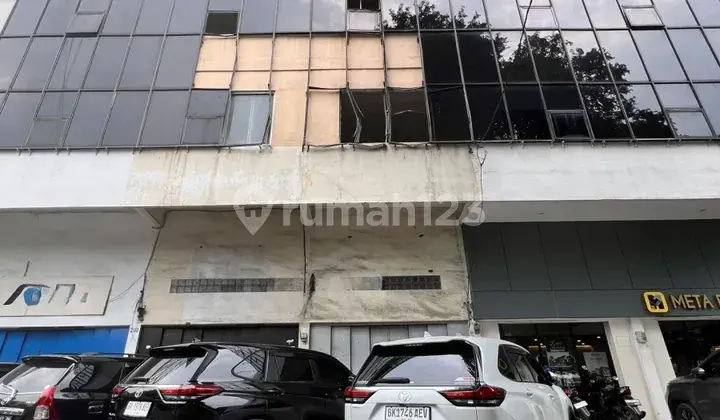Indonesian text: "Disewa Ruko 5 Lantai di Jl Haji Adam Malik Daerah Medan Barat"
Translates to: "For Rent: 5-Story Shop House on Jl Haji Adam Malik, Medan Barat Area"