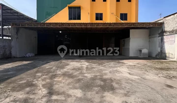 Disewa 4 Ruko Luas Plus Tanah di Daerah Cemara Asri