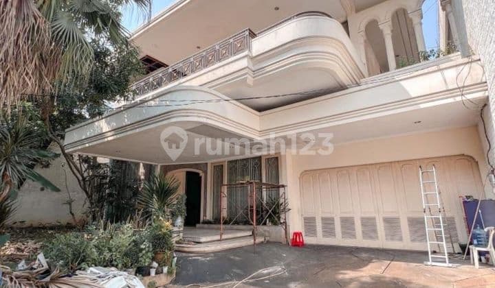 JUAL RUMAH MEWAH TERAWAT SIAP HUNI INTERCON BLOK M, ROW JALAN LEBAR