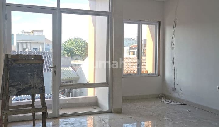 Rumah Baru - Bagus - Bebas Banjir - Siap Huni di TOMANG