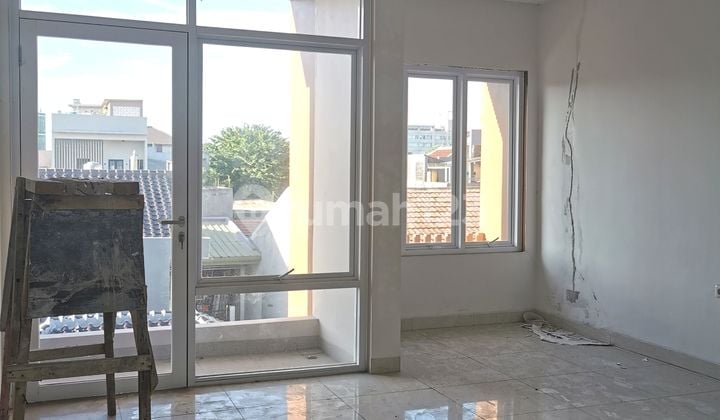Rumah Baru - Bagus - Bebas Banjir - Siap Huni di TOMANG