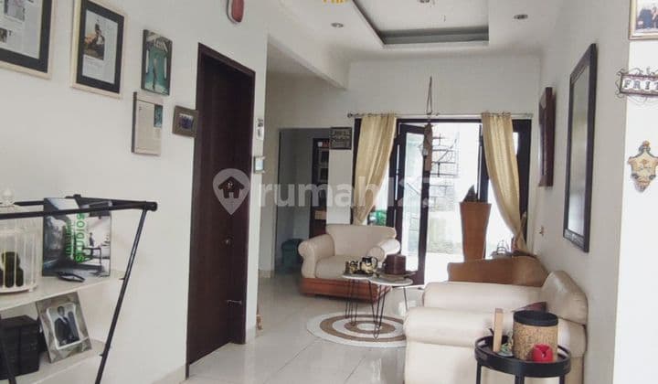 Rumah Cantik, 2 lantai, dilingkungan yang asri dan adem, akses mudah, dekat fasilitas umum